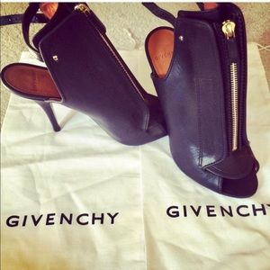Authentic Givenchy Open Toe Sandals/Heels (BLK)